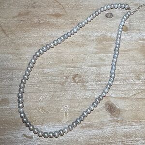 Elegant small Silver/grayPearl Necklace